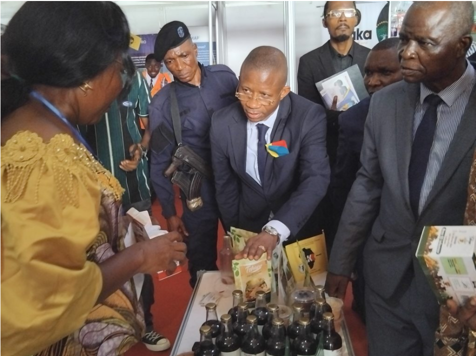 La Foire internationale du Congo Kinshasa (FICKIN) accueille, depuis le jeudi 28 mai, le 9è Salon sur l’entrepreneuriat de l’agriculture et des boissons. Une organisation qui renaît 20 ans après grâce à la perspicacité du comité Kabampele.